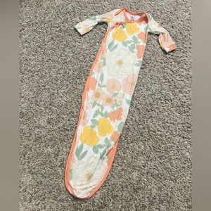 Vguc Copper Pearl floral gown
Size newborn